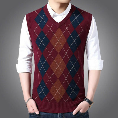 New Fashion Brand Sleeveless Sweater Mens Pullover Vest V Neck Slim Fit Jumpers Knitting Patterns Autumn Casual Clothing Men.