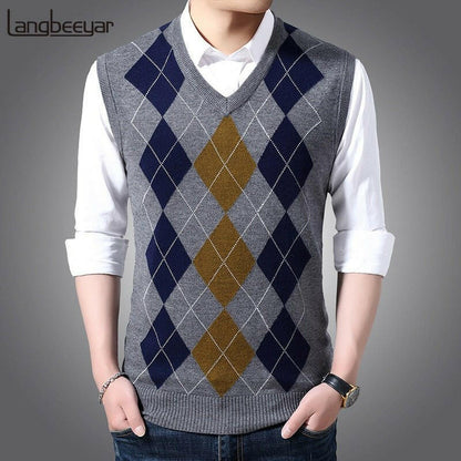 New Fashion Brand Sleeveless Sweater Mens Pullover Vest V Neck Slim Fit Jumpers Knitting Patterns Autumn Casual Clothing Men.